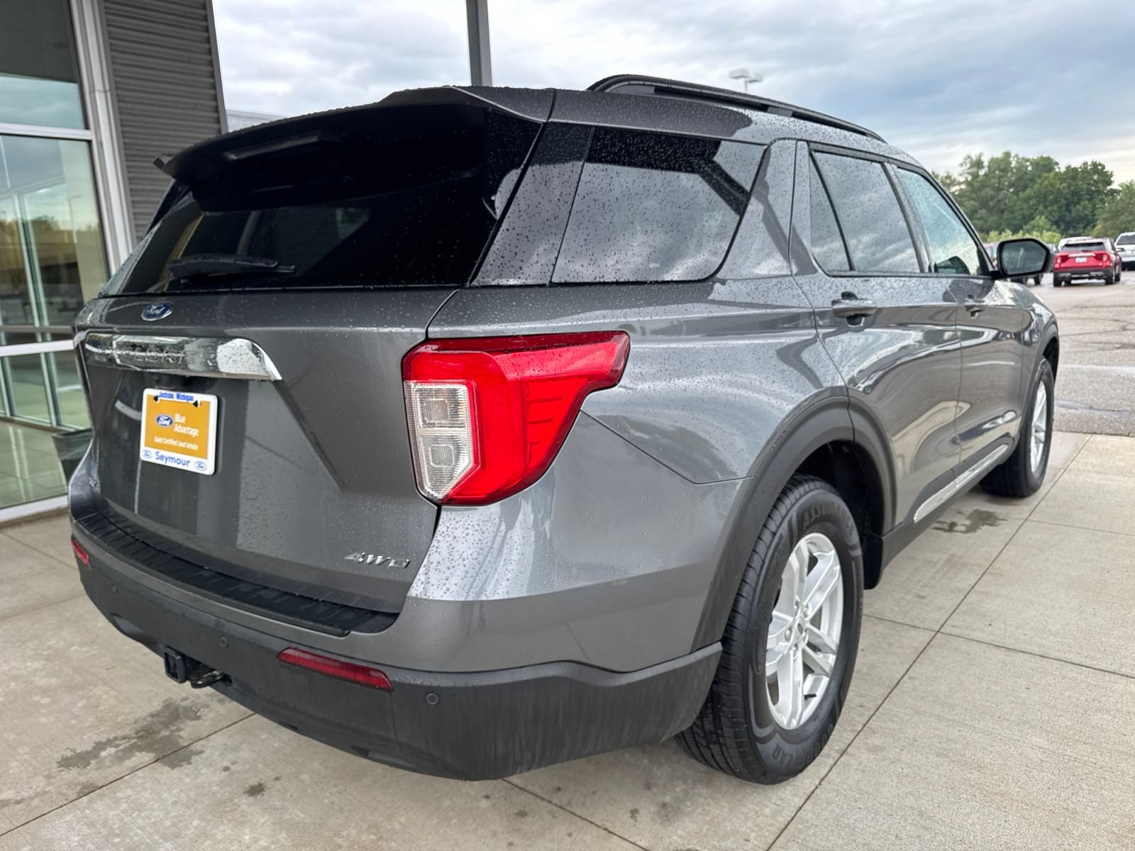 Certified 2024 Ford Explorer XLT w/ Class IV Trailer Tow Package AWD/4WD image 8