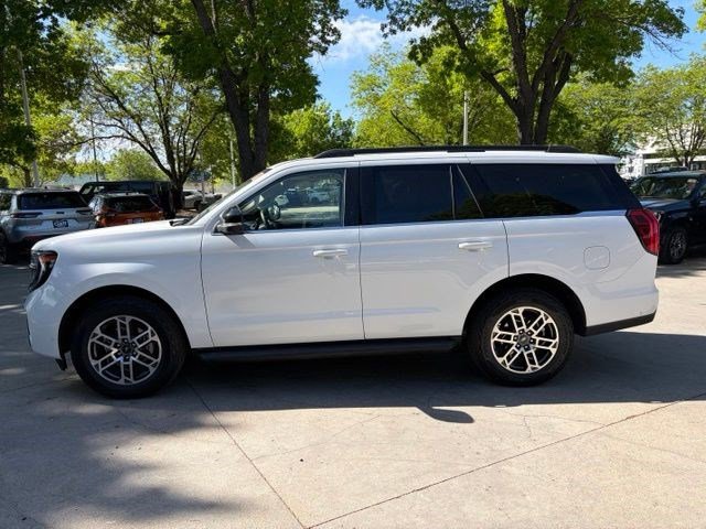 Certified 2025 Ford Expedition Active AWD/4WD image 3