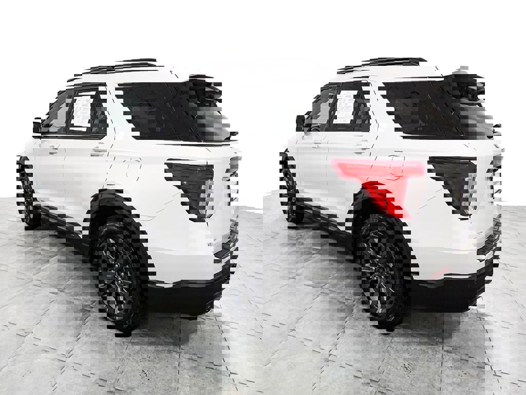 Certified 2024 Ford Explorer XLT w/ Equipment Group 202A AWD/4WD image 3