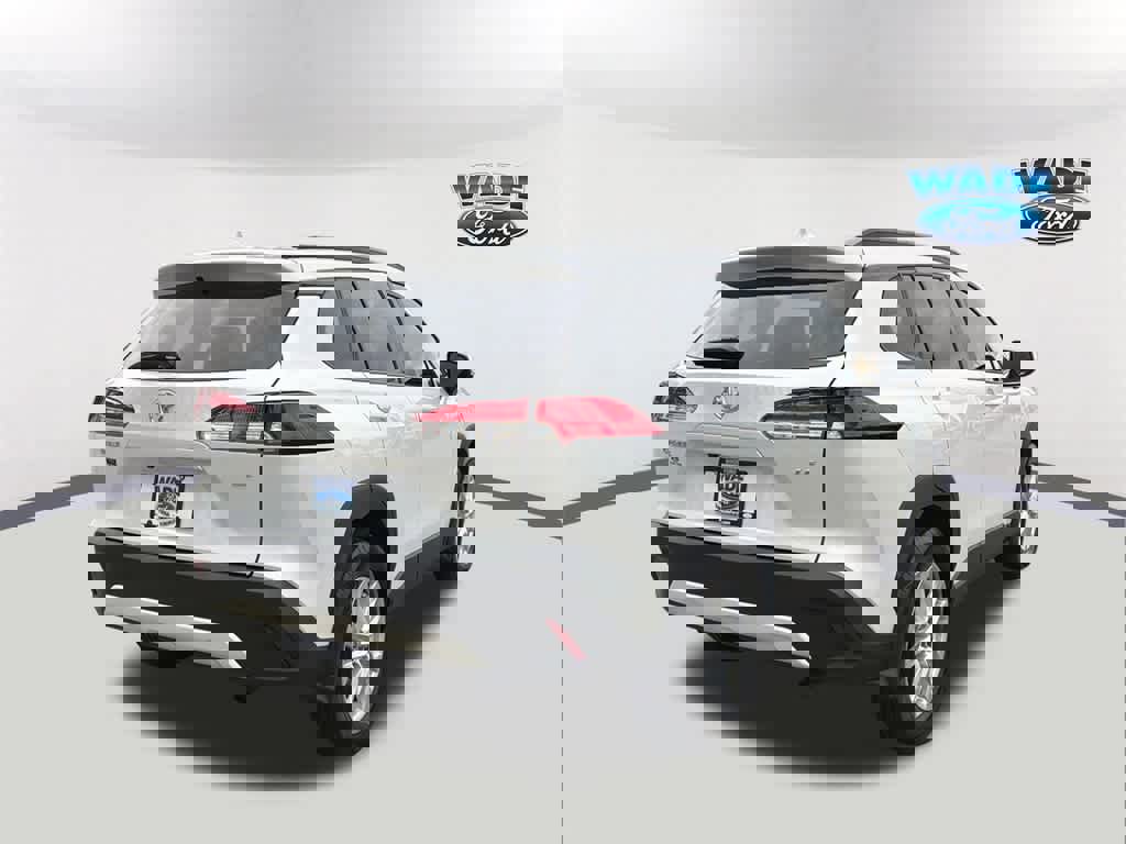 Used 2024 Toyota Corolla Cross LE image 5