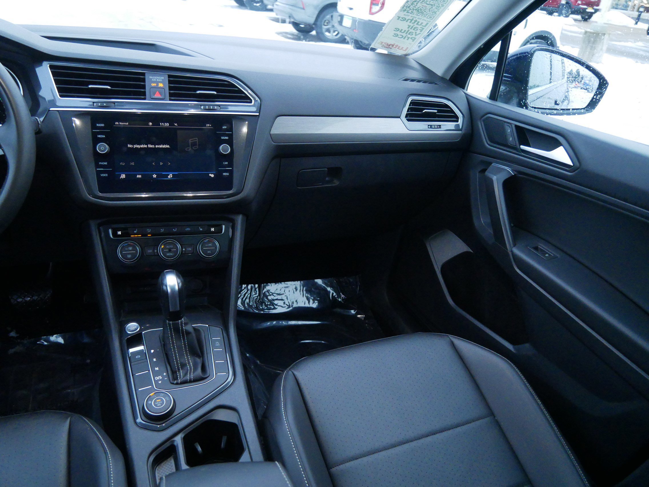 Used 2021 Volkswagen Tiguan SE w/ Panoramic Sunroof Package image 11