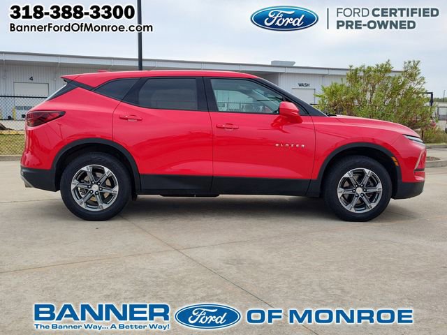 Used 2023 Chevrolet Blazer LT image 2