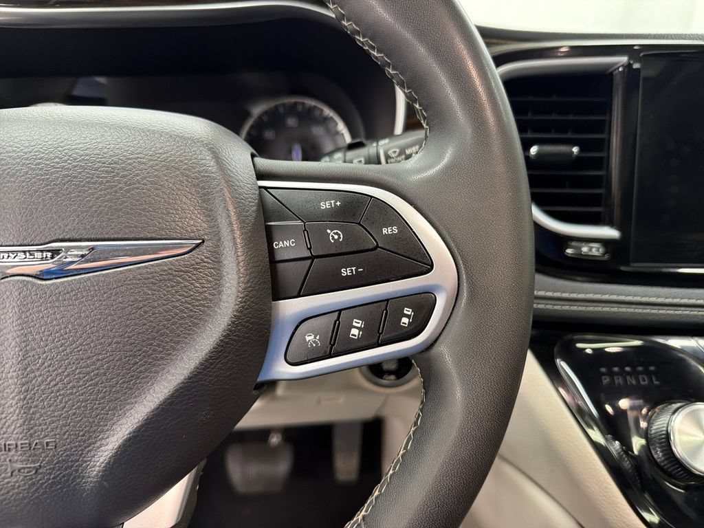 Used 2023 Chrysler Pacifica Limited FWD image 22