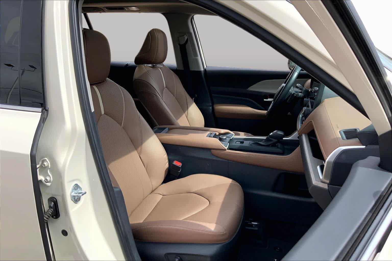 Used 2024 Toyota Grand Highlander AWD image 9