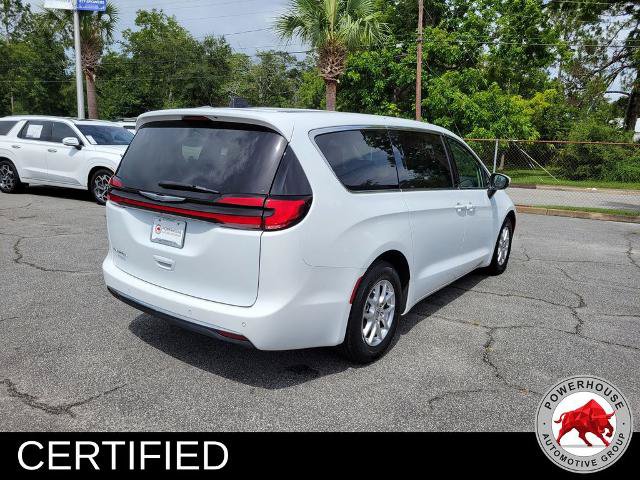 Used 2023 Chrysler Pacifica Touring-L FWD image 5
