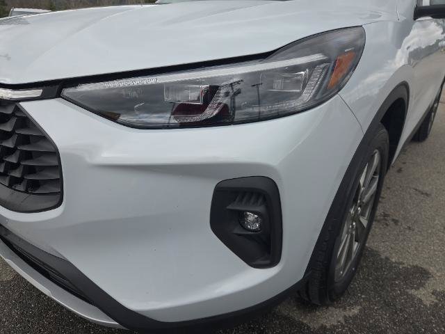 Certified 2025 Ford Escape Platinum AWD/4WD image 6