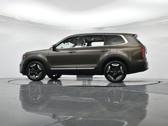 Used 2025 Kia Telluride S FWD image 40