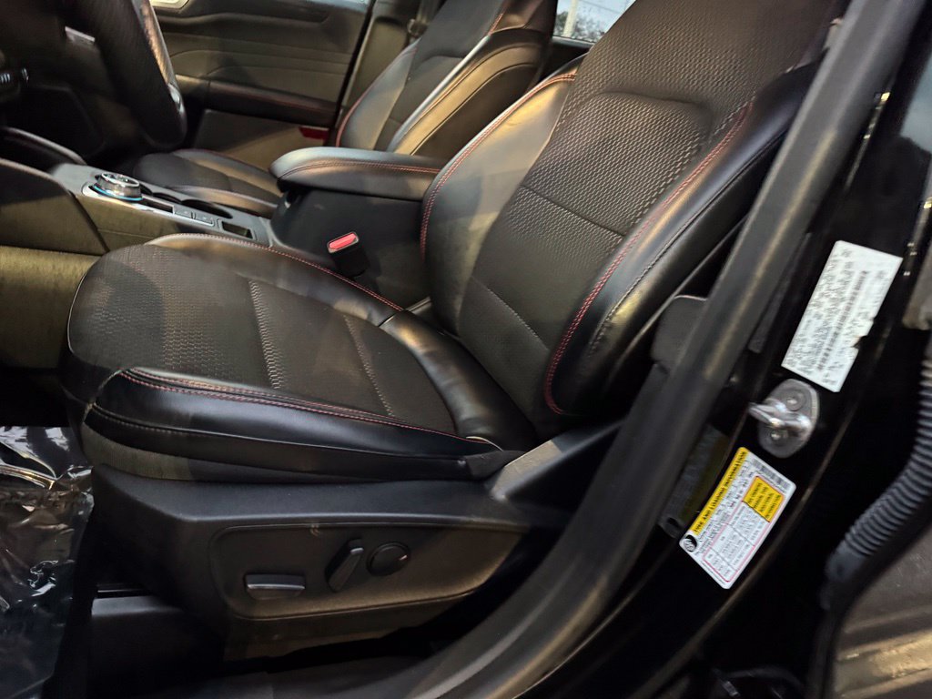 Certified 2024 Ford Escape ST-Line w/ Tech Pack #1 AWD/4WD image 6