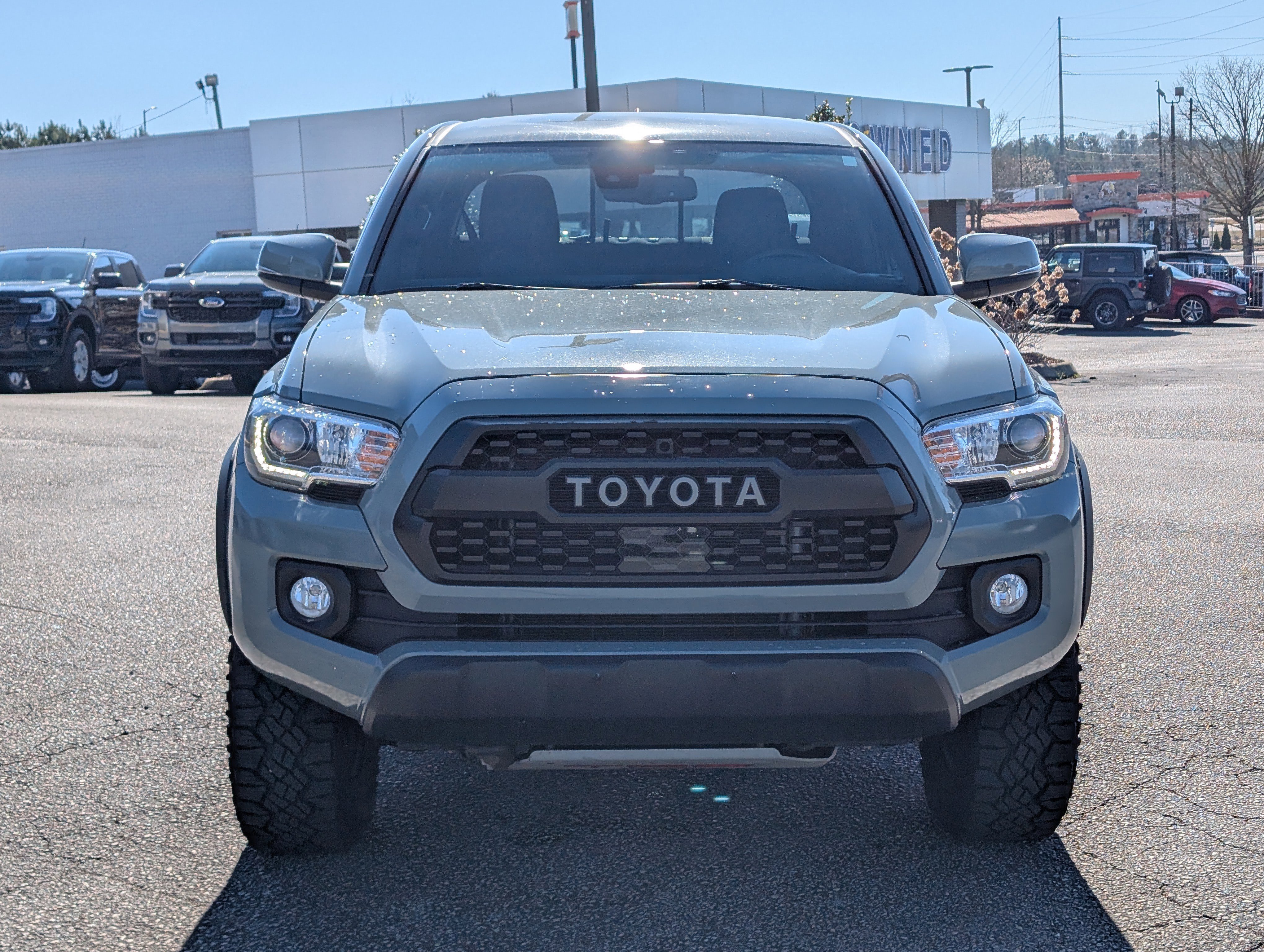 Used 2022 Toyota Tacoma TRD Off-Road w/ Technology Package image 9