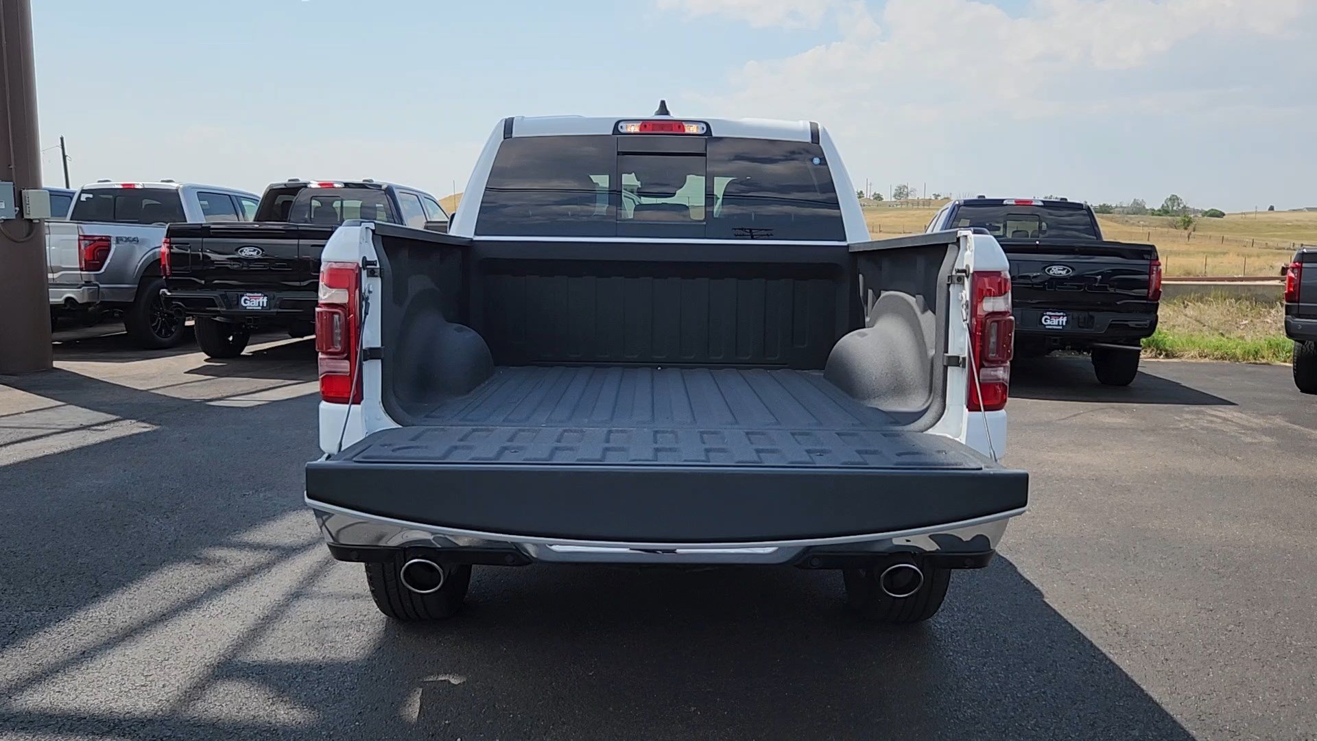 Used 2024 RAM 1500 Laramie AWD/4WD image 18