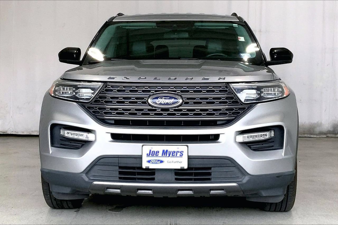 Certified 2022 Ford Explorer XLT w/ Equipment Group 202A RWD image 3