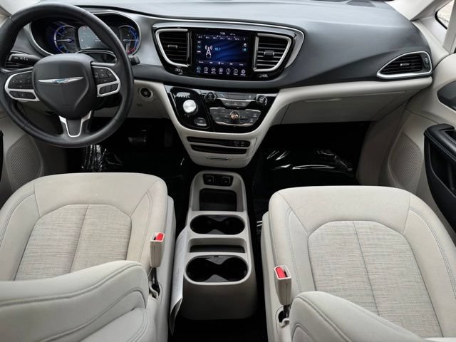 Used 2019 Chrysler Pacifica Touring Plus FWD image 16