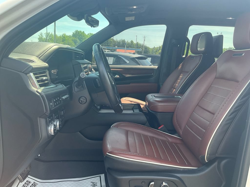 Used 2024 GMC Yukon Denali Ultimate AWD/4WD image 16