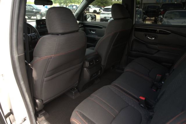 Used 2025 Honda Pilot Sport image 11