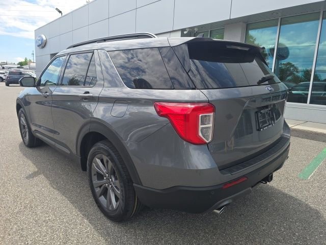 Certified 2023 Ford Explorer XLT w/ Equipment Group 202A AWD/4WD image 3