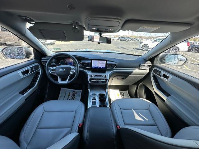 Certified 2021 Ford Explorer XLT w/ Equipment Group 202A image 5