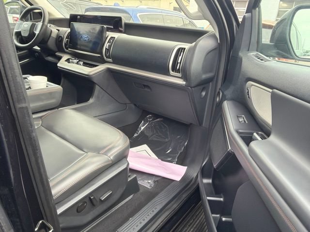 Certified 2025 Ford Expedition Active AWD/4WD image 39