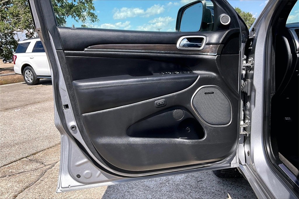 Used 2018 Jeep Grand Cherokee Overland image 17