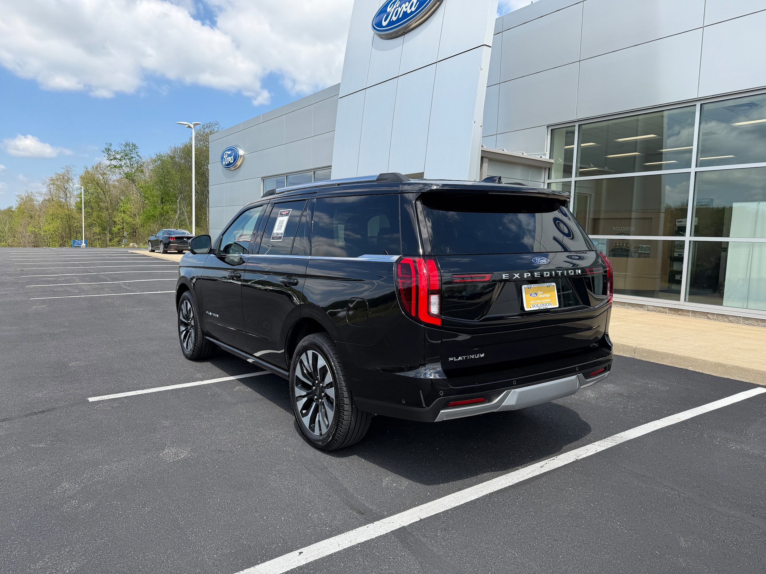Certified 2025 Ford Expedition Platinum w/ Driver's Package AWD/4WD image 5