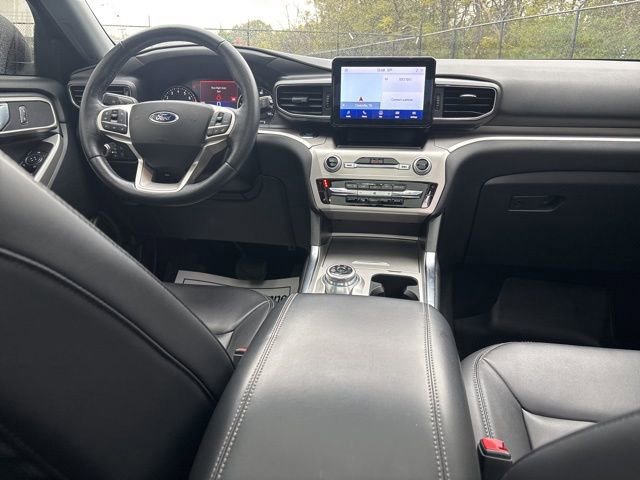 Certified 2022 Ford Explorer XLT w/ Equipment Group 202A image 9