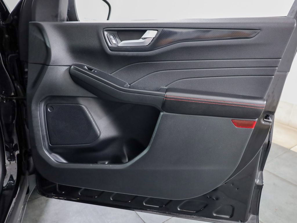 Certified 2025 Ford Escape ST-Line image 28