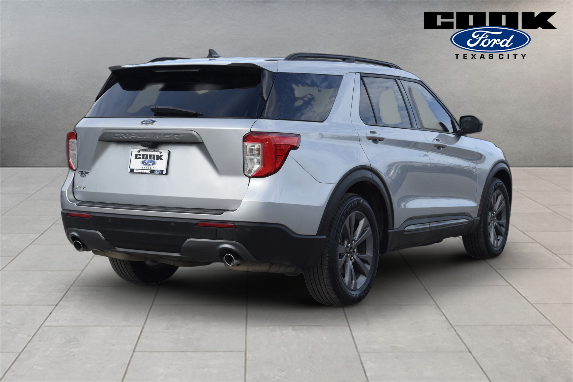 Certified 2023 Ford Explorer XLT w/ Equipment Group 202A RWD image 3