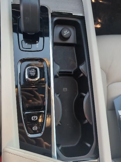 Used 2023 Volvo XC60 B5 Plus image 44