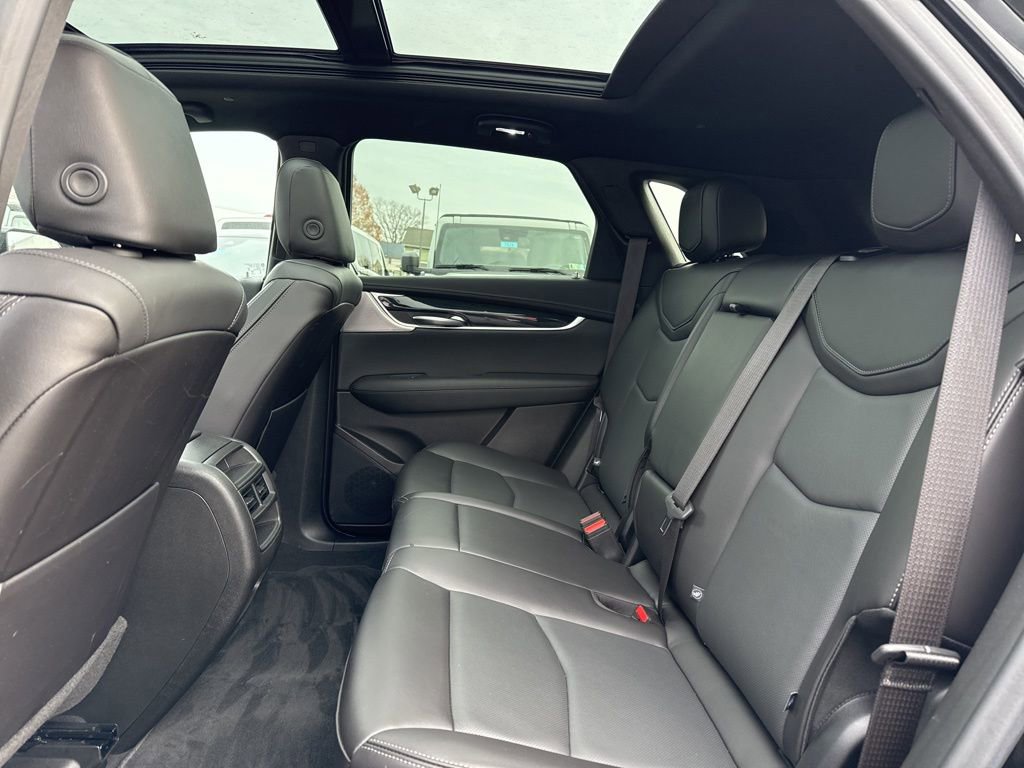 Used 2025 Cadillac XT5 Premium Luxury image 16