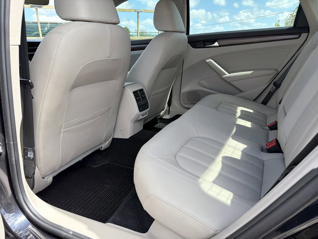 Used 2020 Volkswagen Passat 2.0T SEL image 15