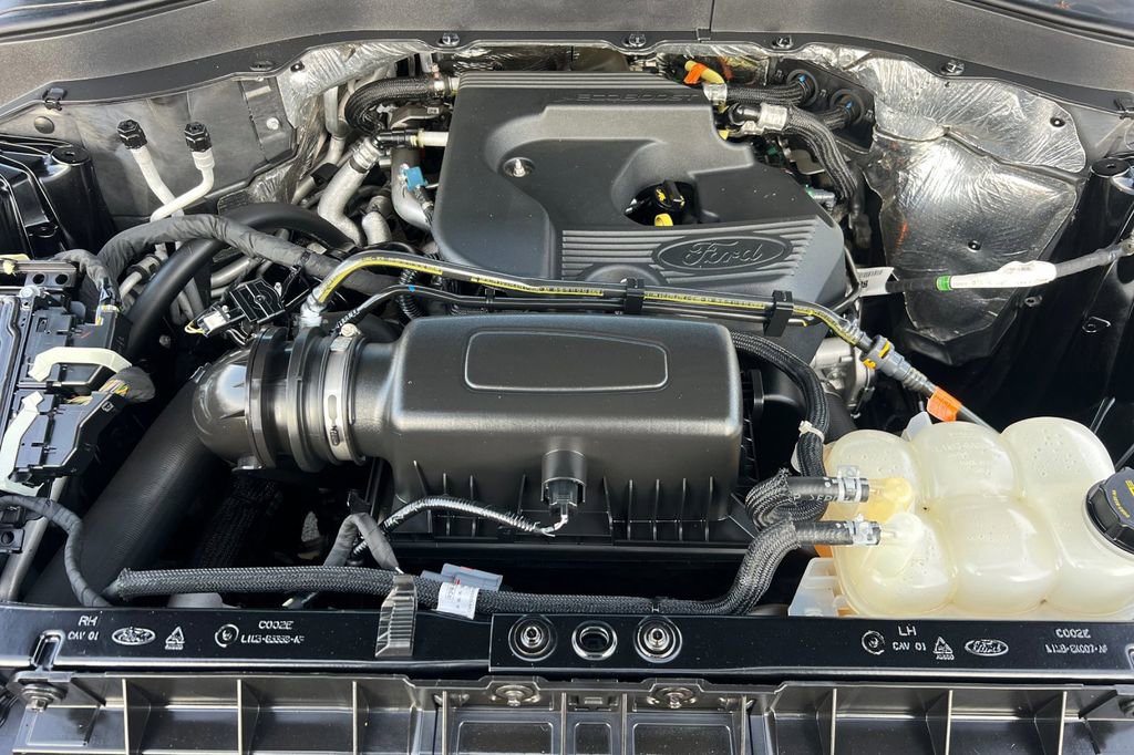 Certified 2020 Ford Explorer XLT w/ Equipment Group 202A image 20