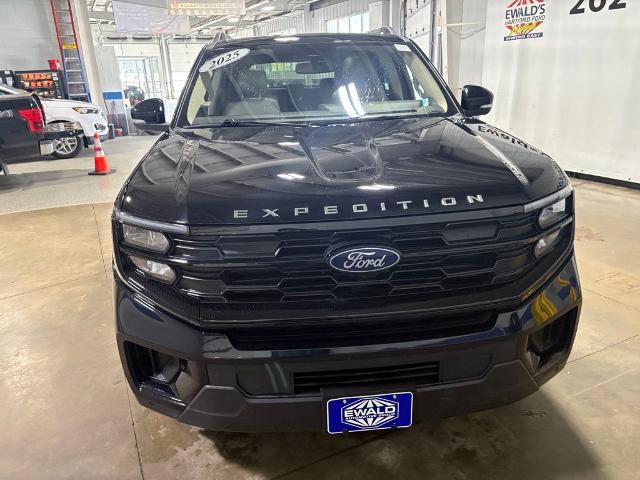 Certified 2025 Ford Expedition Active AWD/4WD image 3