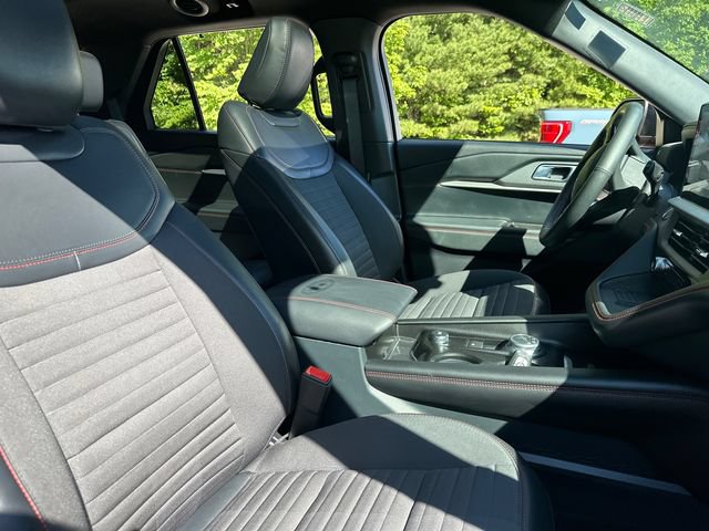 Certified 2025 Ford Explorer ST-Line w/ Premium Package AWD/4WD image 17
