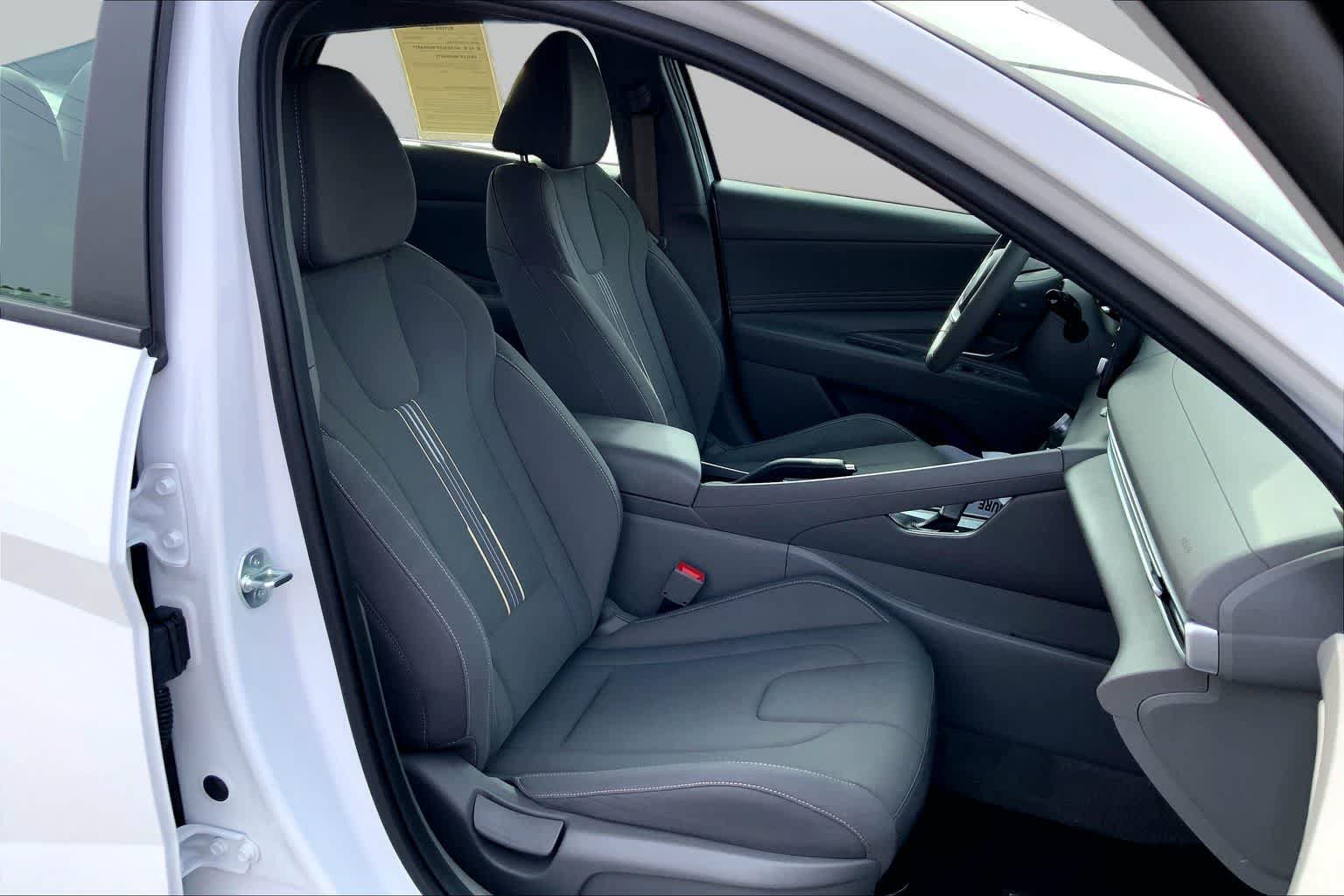Used 2025 Hyundai Elantra Sport FWD image 9