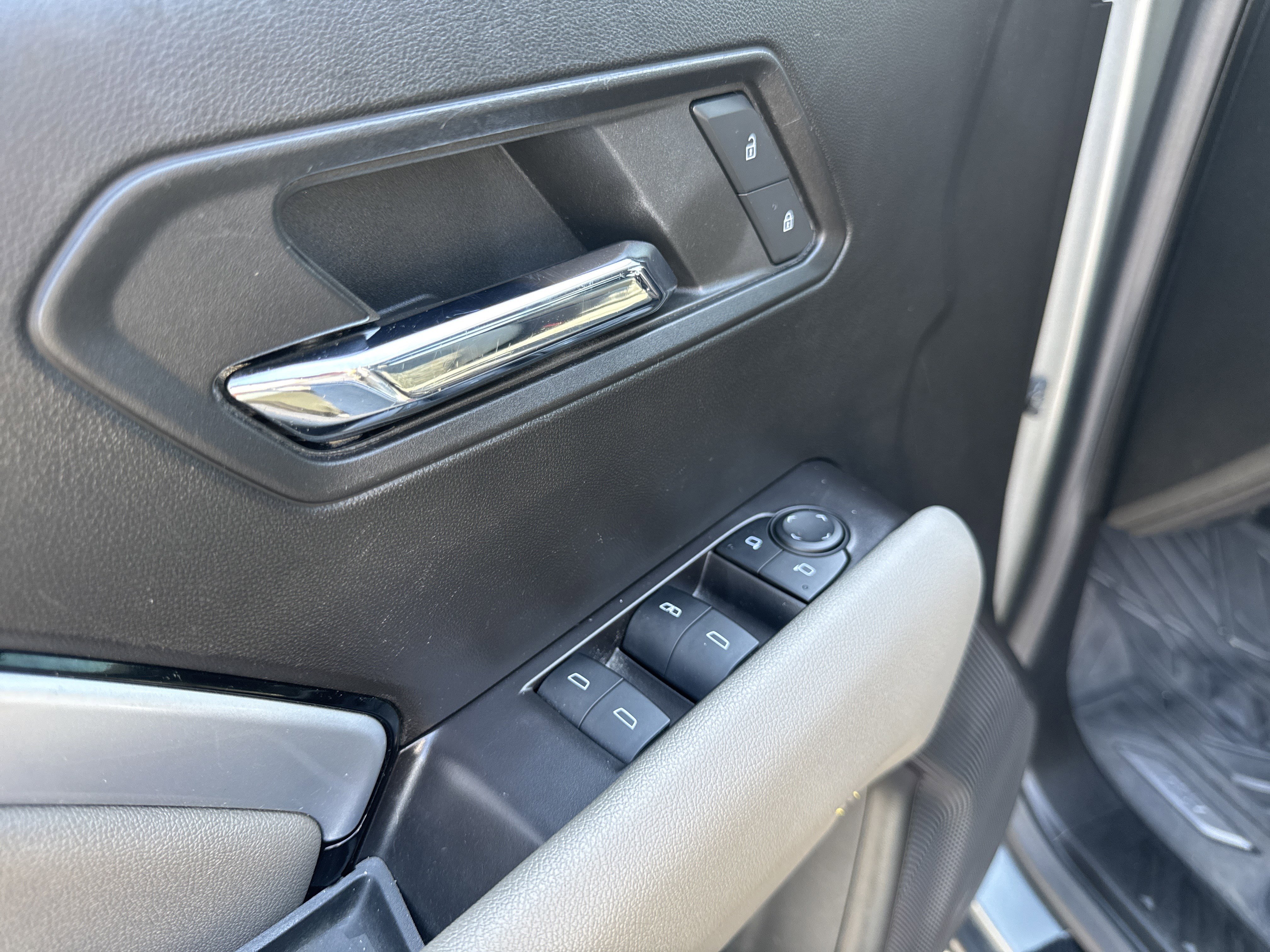 Used 2024 Chevrolet Colorado ZR2 w/ Technology Package image 12