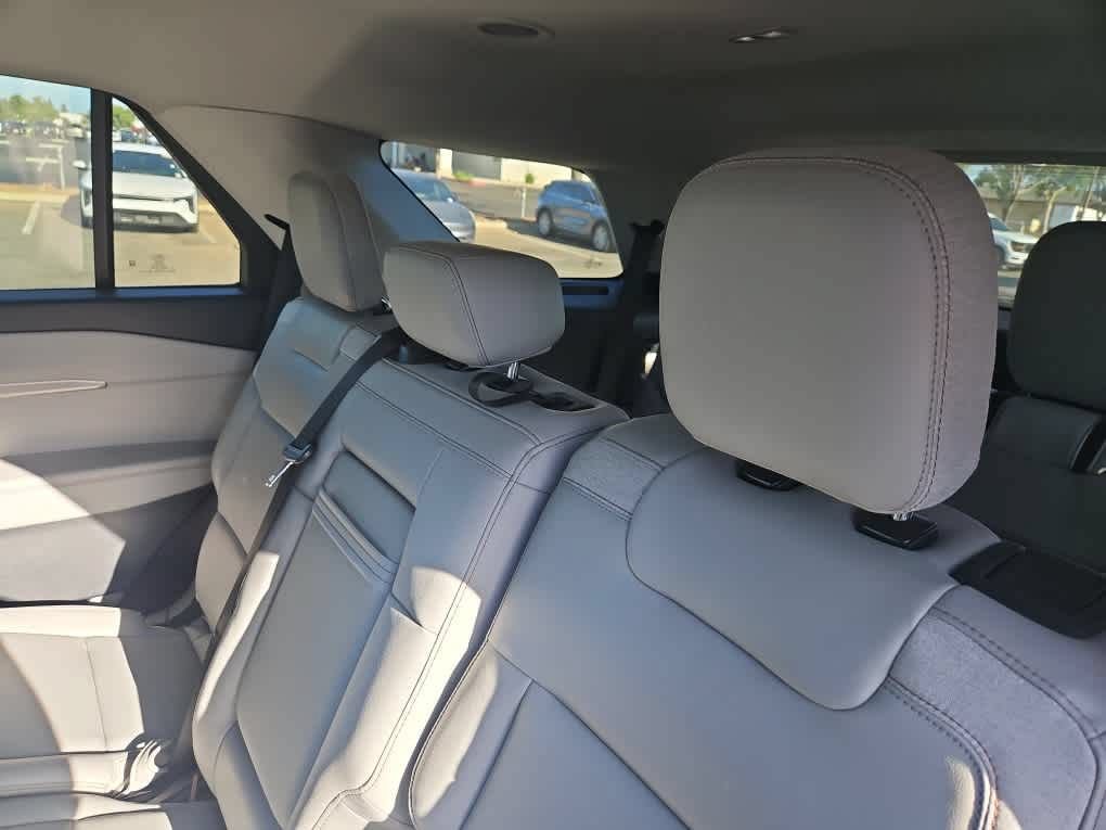 Certified 2025 Ford Explorer Active w/ Active Comfort Package AWD/4WD image 13