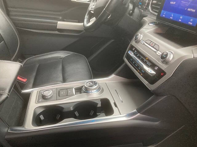 Certified 2020 Ford Explorer XLT w/ Equipment Group 202A AWD/4WD image 19