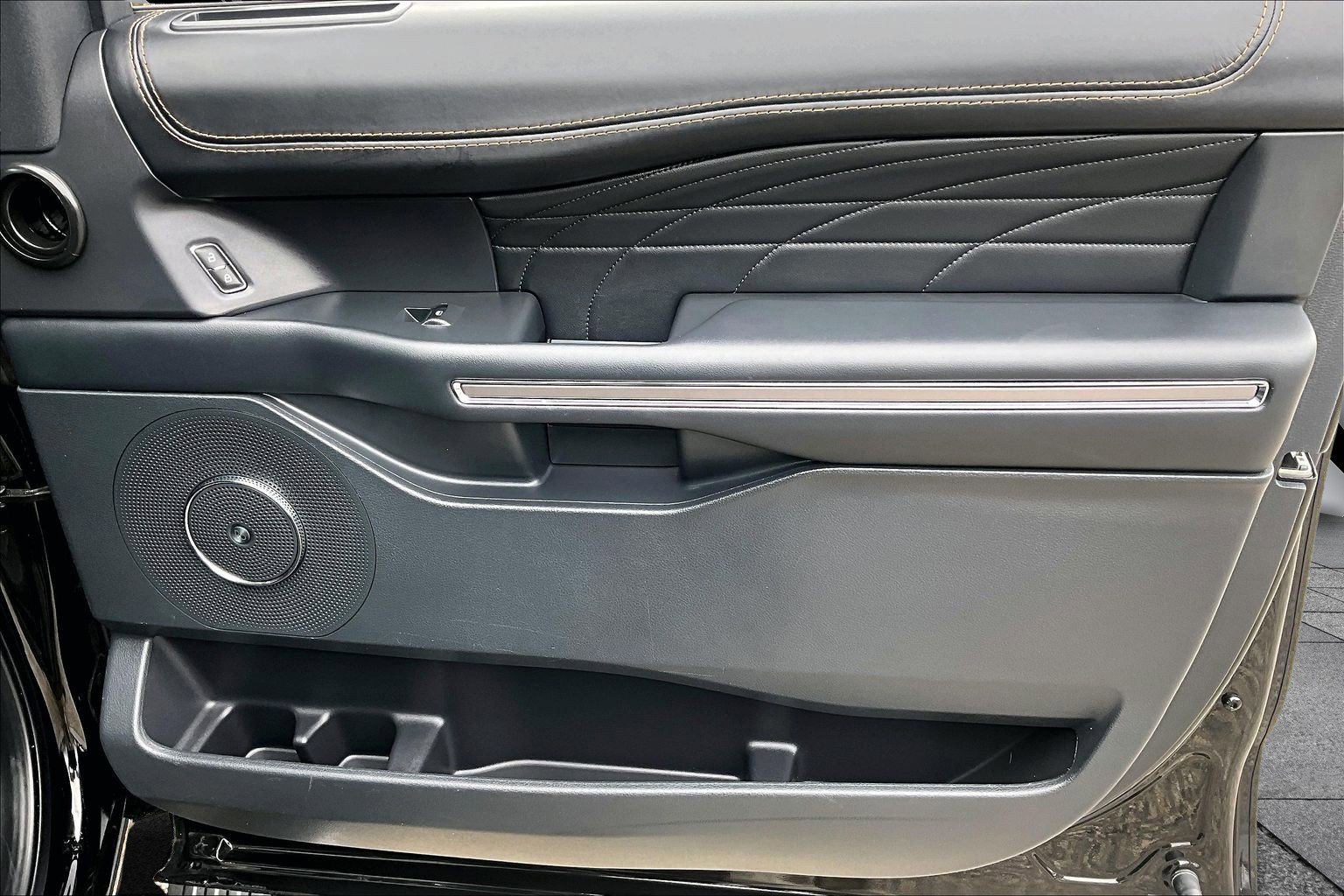 Certified 2022 Ford Expedition Platinum AWD/4WD image 19