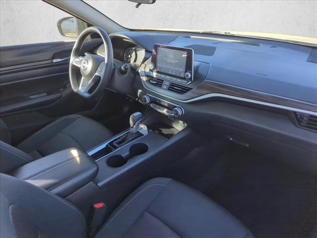 Used 2025 Nissan Altima 2.5 SV FWD image 21