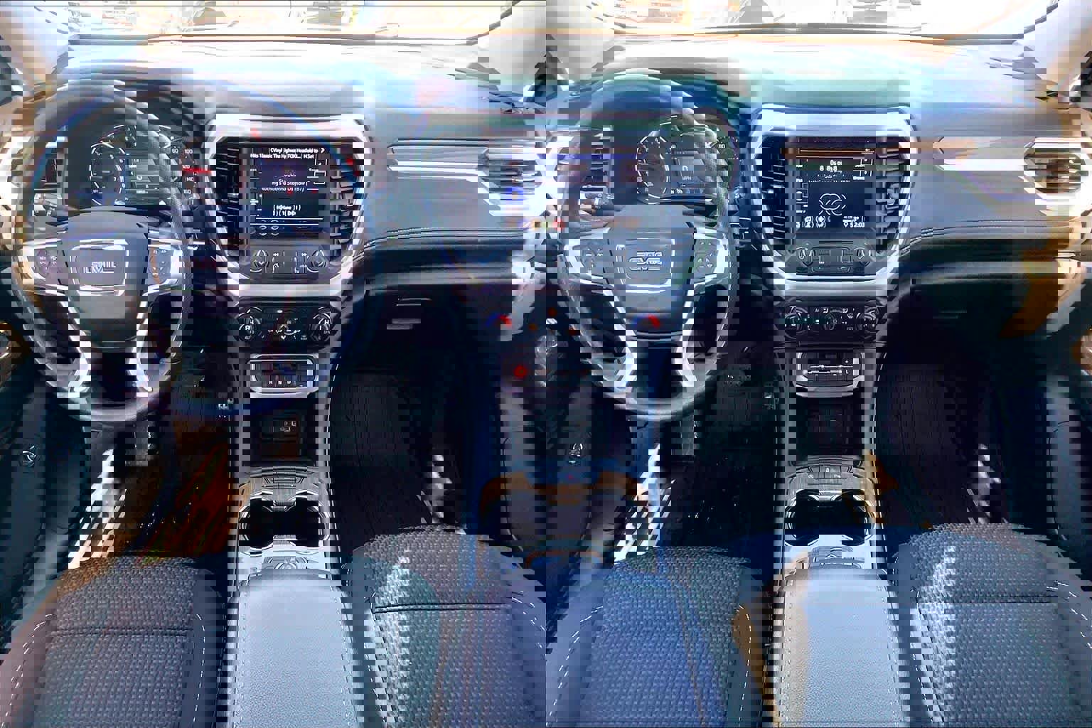 Certified 2023 GMC Acadia SLE w/ Driver Convenience Package image 16