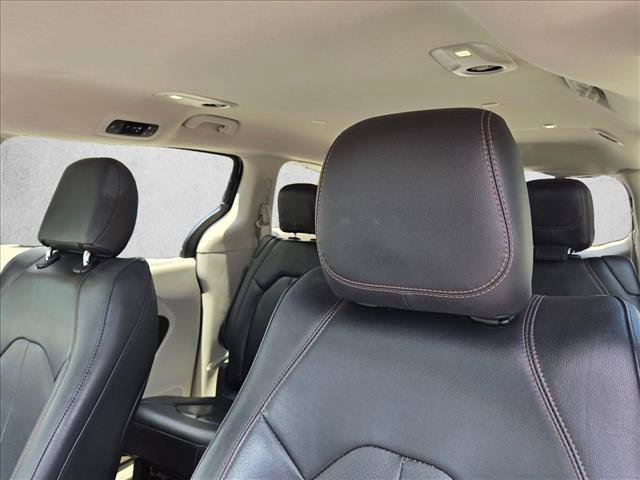 Used 2019 Chrysler Pacifica Touring-L FWD image 23