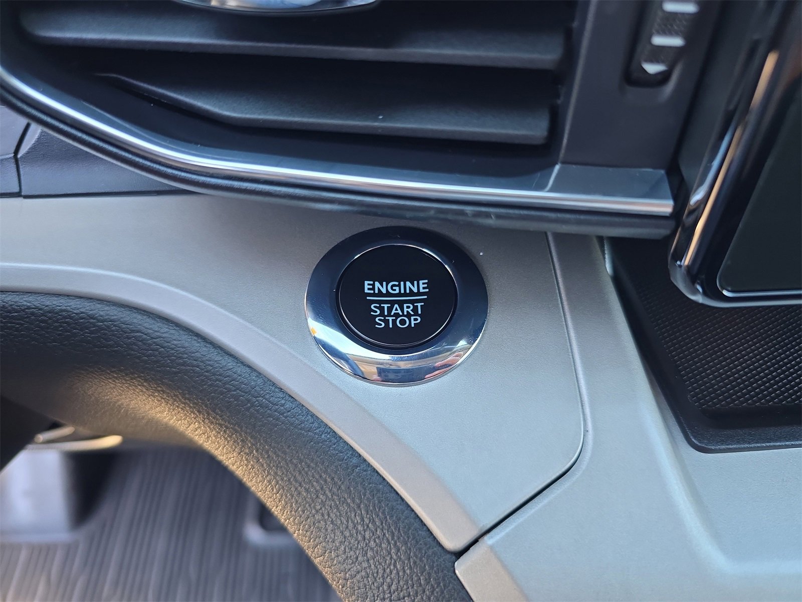 Certified 2023 Ford Explorer XLT w/ Equipment Group 202A image 25