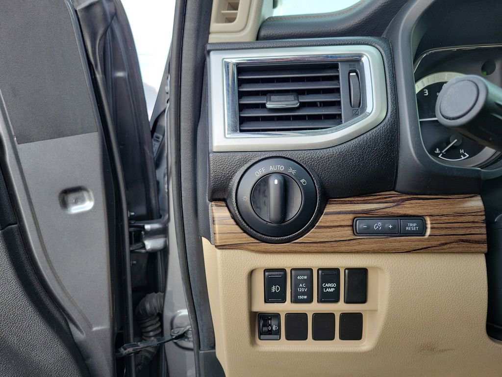 Used 2017 Nissan Titan SL image 21