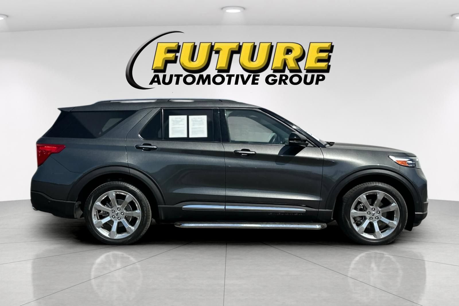 Certified 2020 Ford Explorer Platinum w/ Premium Technology Package AWD/4WD image 2