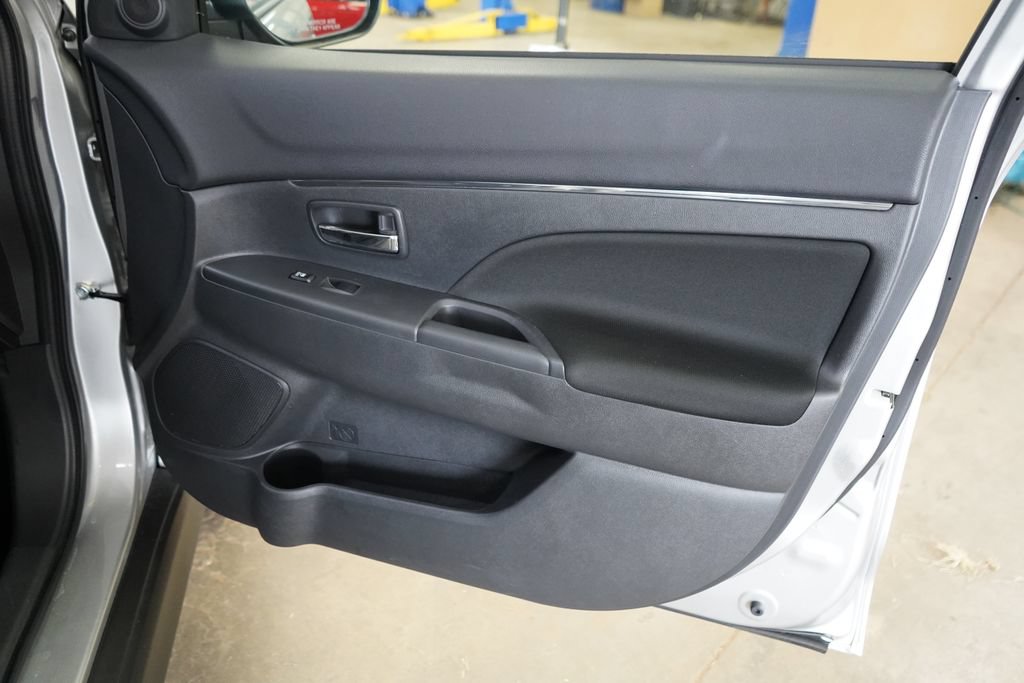 Used 2025 Mitsubishi Outlander Sport ES AWD/4WD image 18