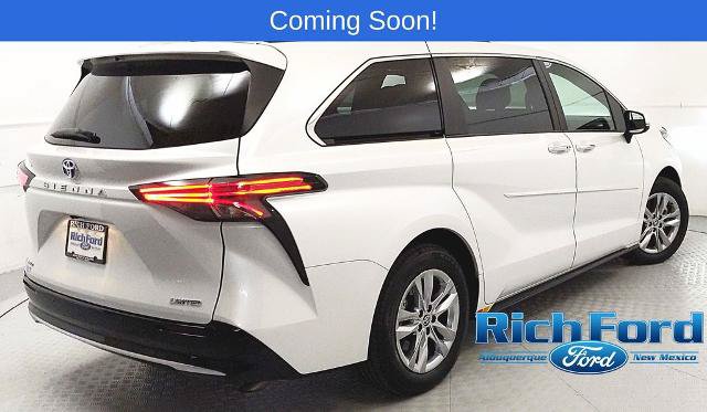 Used 2025 Toyota Sienna Limited AWD/4WD image 3