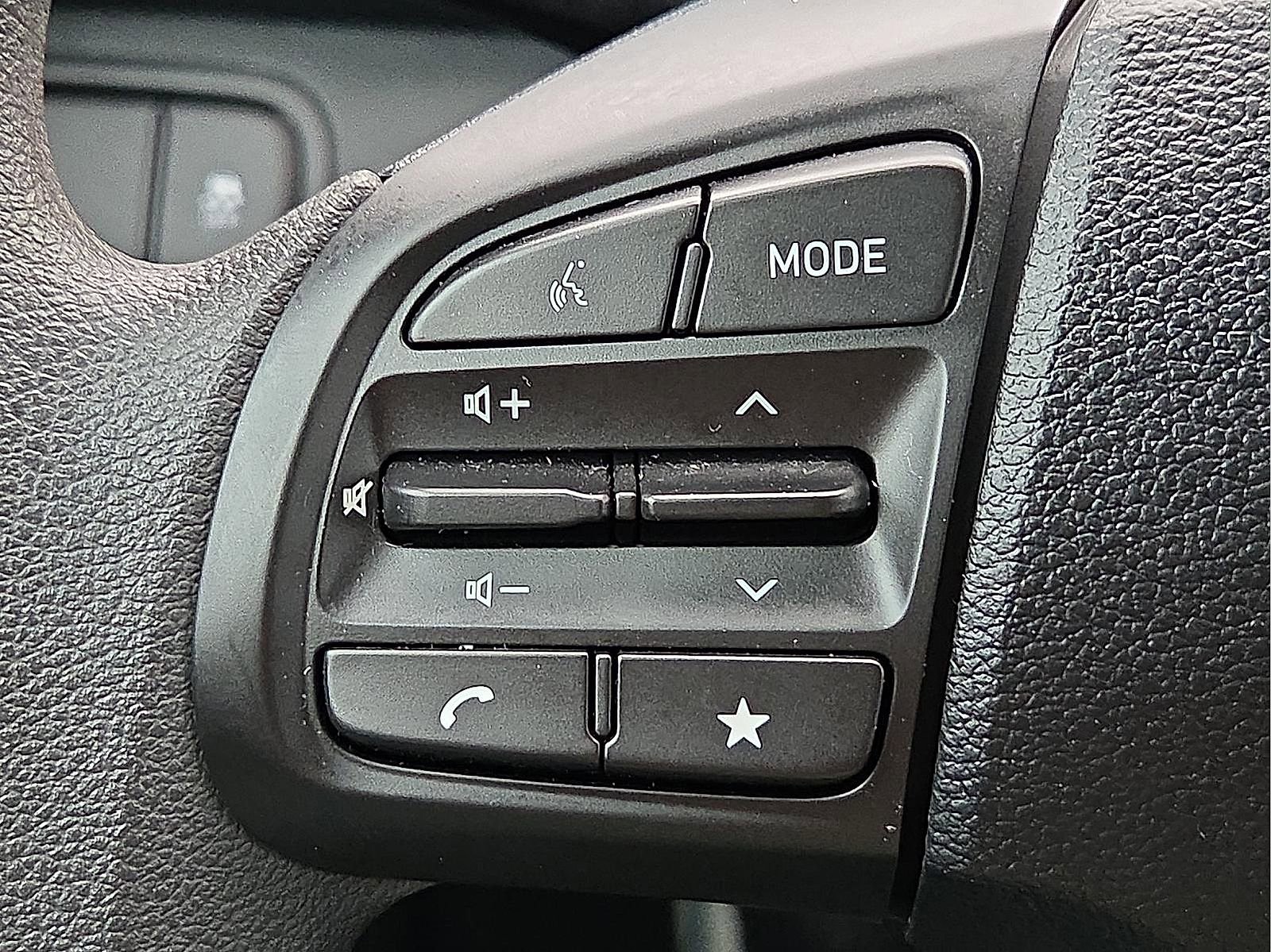 Used 2025 Hyundai Venue SE image 19