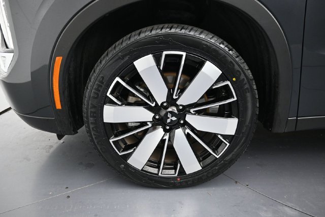 Used 2025 Mitsubishi Outlander SE FWD image 9