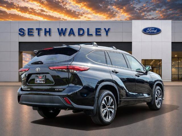 Used 2021 Toyota Highlander XLE AWD/4WD image 7