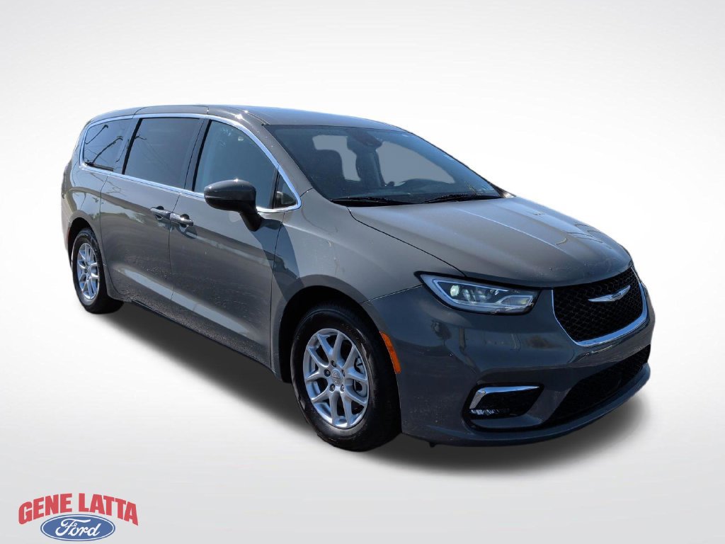 Used 2023 Chrysler Pacifica Touring-L