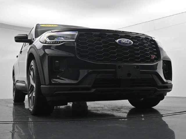Certified 2025 Ford Explorer ST AWD/4WD image 35